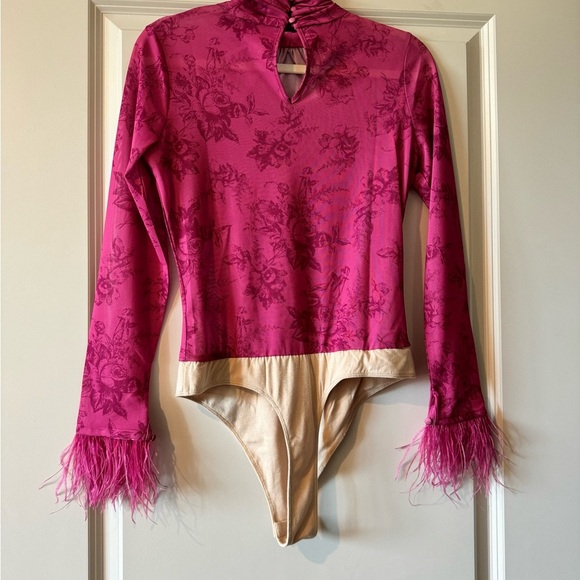 NEW Wayf Anthropologie Lola Floral Feather Trim Mesh Bodysuit Pink Medium NWT - Picture 2 of 3